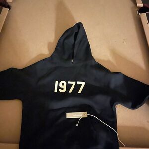 New Essentials 1977 iron’